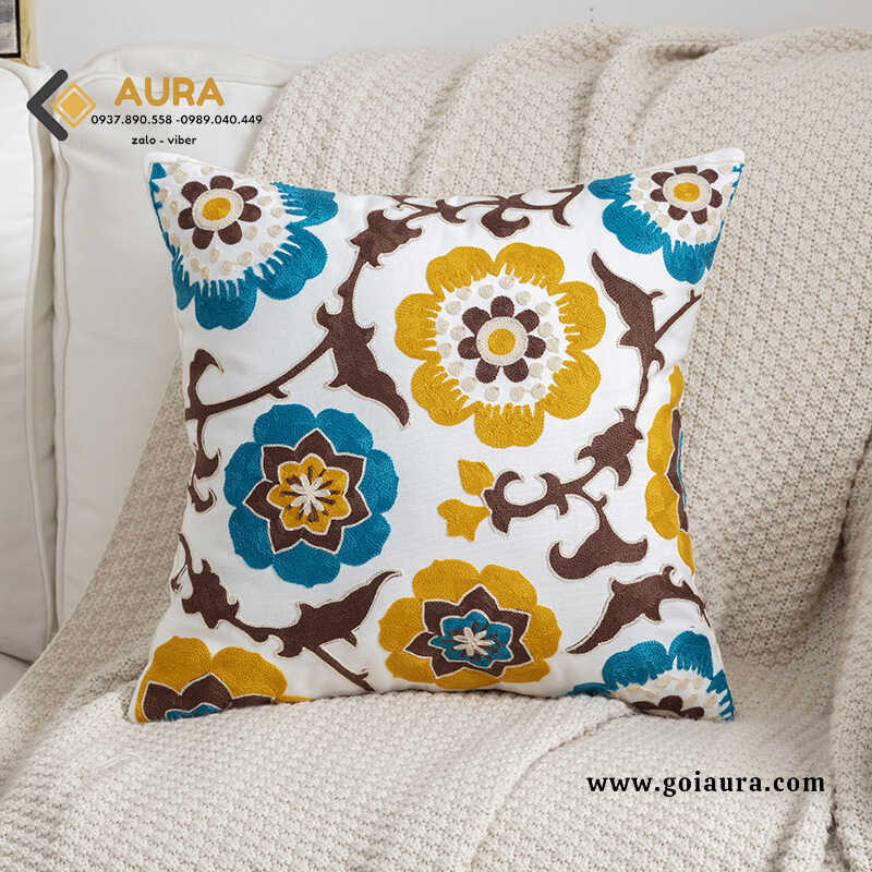 Những Mẫu Gối Tựa Sofa Thêu Hoa Được Yêu Thích Nhất gối sofa thêu hoa văn xanh