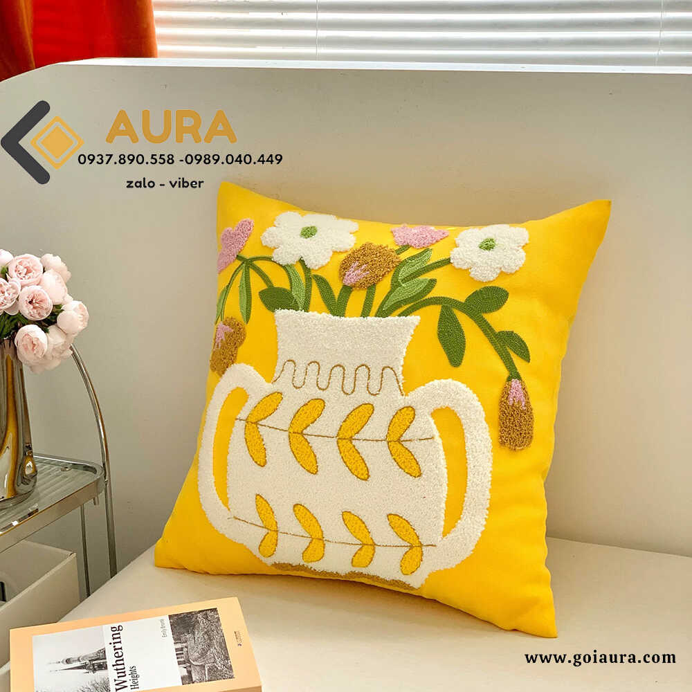 gối thêu bình hoa vàng aura gối thêu bình hoa vàng aura
