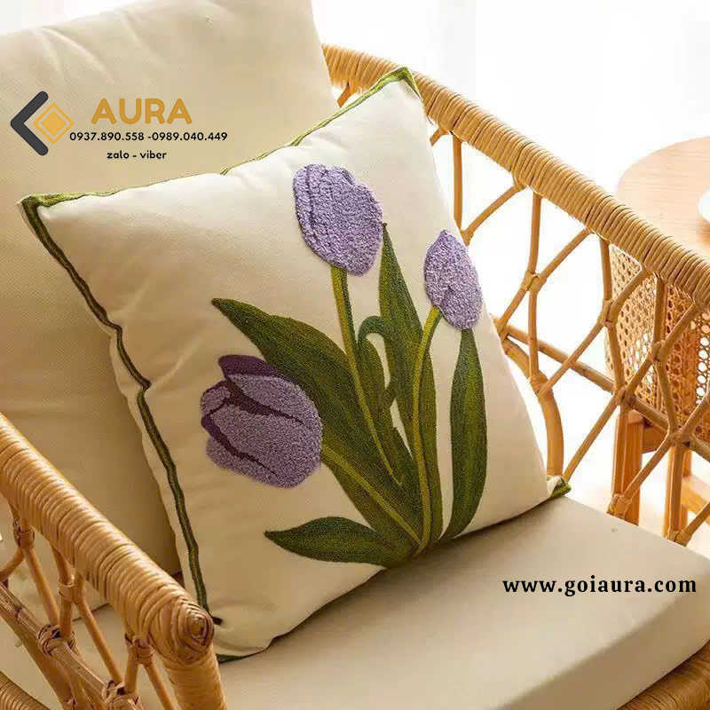 Những Mẫu Gối Tựa Sofa Thêu Hoa Được Yêu Thích Nhất gối thêu hoa tulip tím