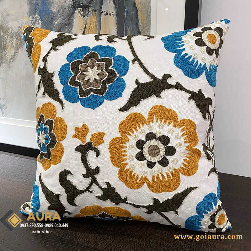 Những Mẫu Gối Tựa Sofa Thêu Hoa Được Yêu Thích Nhất gối thêu hoa văn xanh