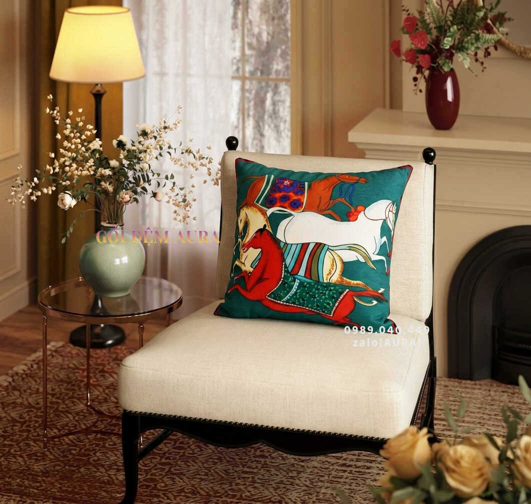 Những Mẫu Gối Trang Trí Sofa Đẹp Sang Trọng gối sofa hoàng gia ngựa xanh